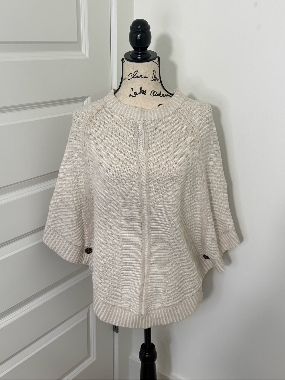 North Eleven Cream & Tan Knit Sweater Poncho Cape Petite Small PS Adjustable Arm